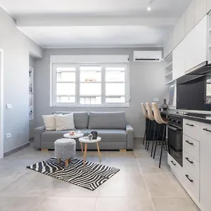 Appartamento Minimalist Design In Magheru, Bucarest